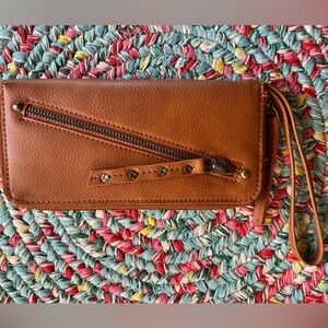 Free People Vegan Faux Leather Wallet Zip Around Wristlet Camel Brown EUC